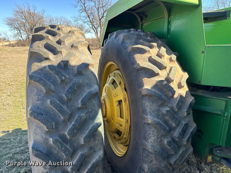 image for item EQ1123 1989 John Deere 8760 4WD tractor