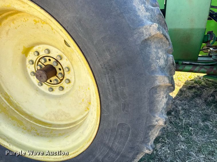 image for item EQ1123 1989 John Deere 8760 4WD tractor