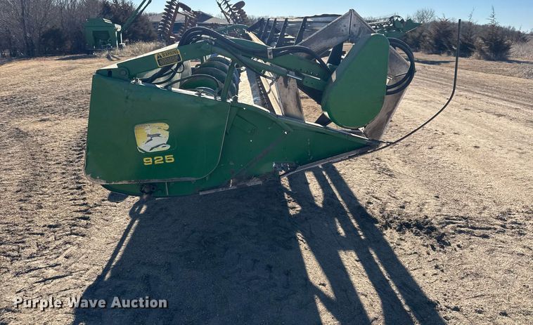 image for item EQ1125 1991 John Deere 925 rigid head