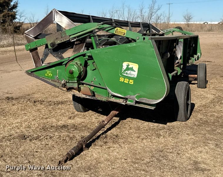 image for item EQ1125 1991 John Deere 925 rigid head