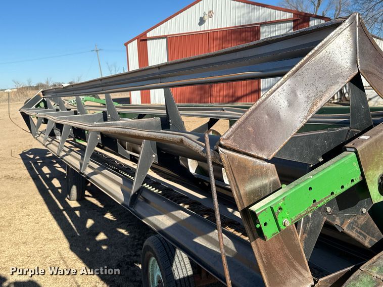 image for item EQ1125 1991 John Deere 925 rigid head