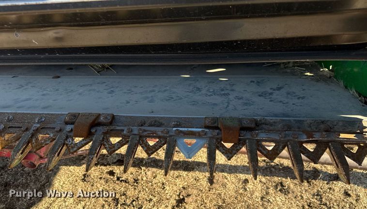 image for item EQ1125 1991 John Deere 925 rigid head