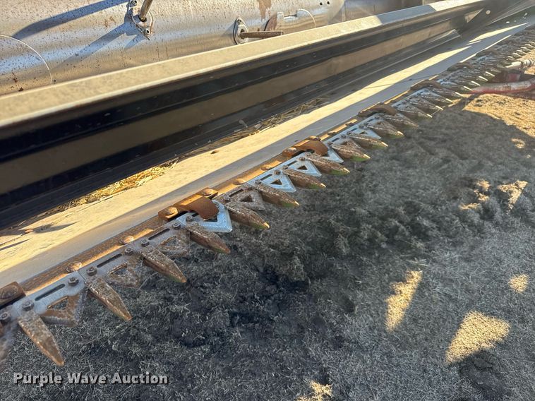 image for item EQ1125 1991 John Deere 925 rigid head