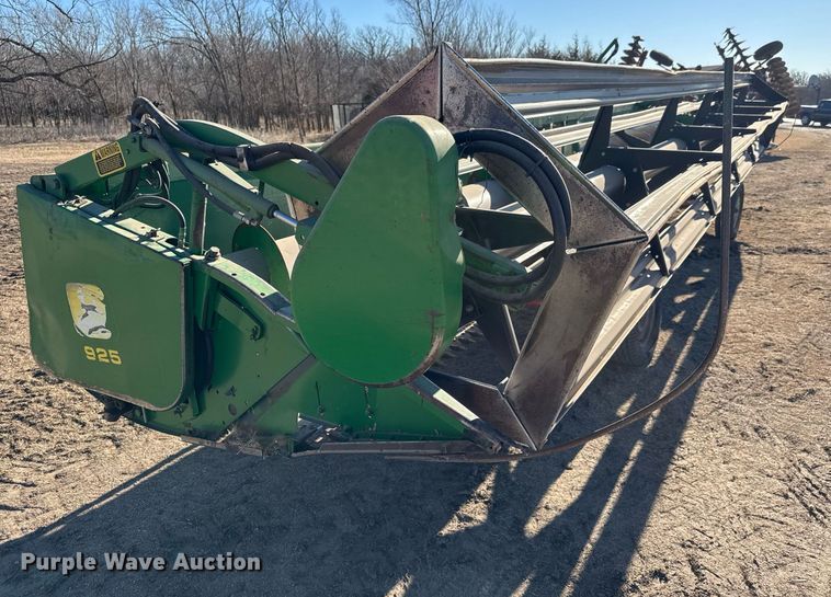 image for item EQ1125 1991 John Deere 925 rigid head