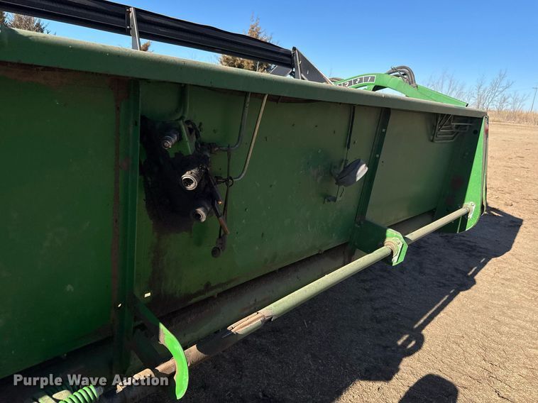 image for item EQ1125 1991 John Deere 925 rigid head