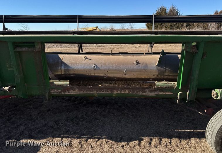 image for item EQ1125 1991 John Deere 925 rigid head