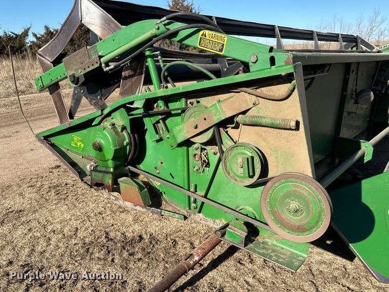 image for item EQ1125 1991 John Deere 925 rigid head