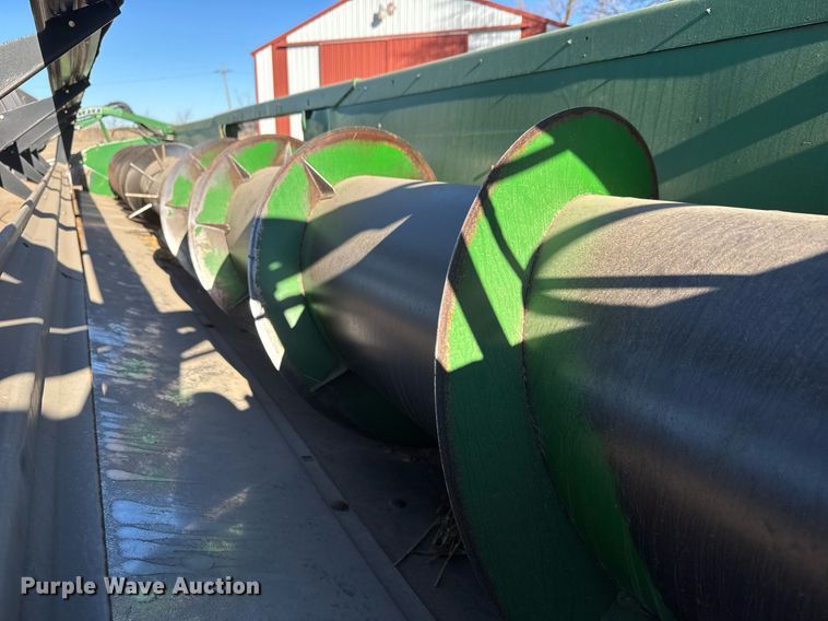 image for item EQ1125 1991 John Deere 925 rigid head