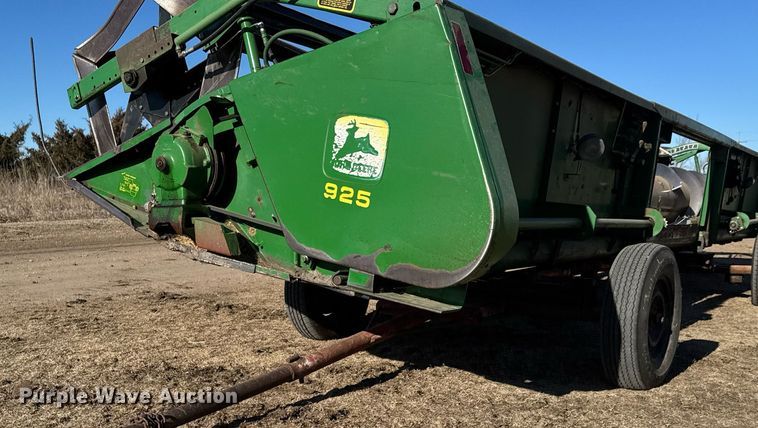 image for item EQ1125 1991 John Deere 925 rigid head