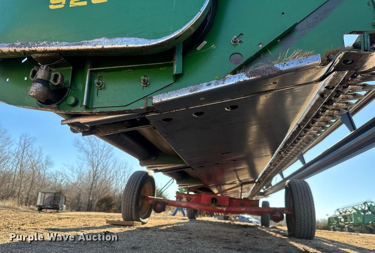 image for item EQ1125 1991 John Deere 925 rigid head