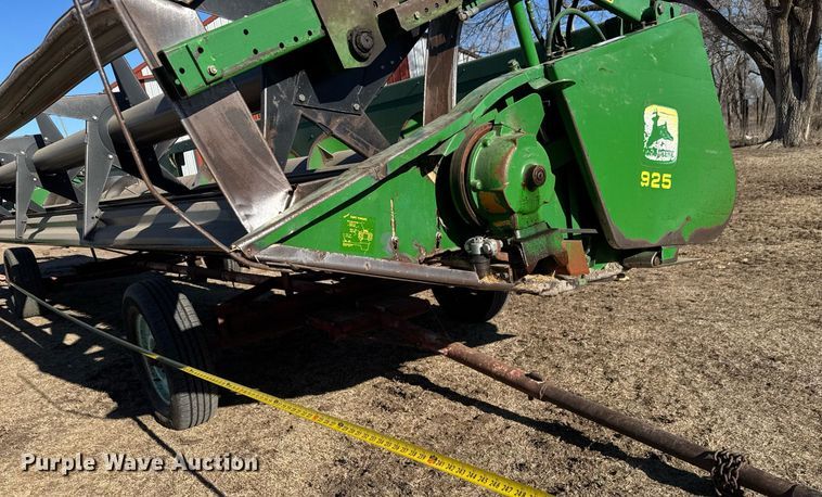 image for item EQ1125 1991 John Deere 925 rigid head