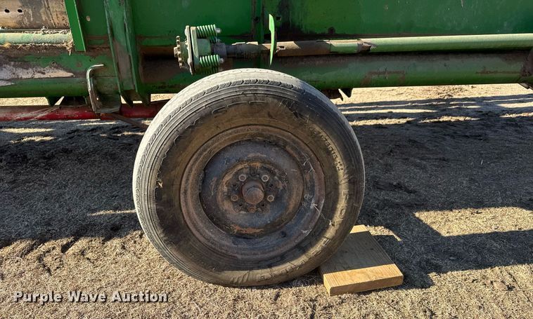 image for item EQ1125 1991 John Deere 925 rigid head