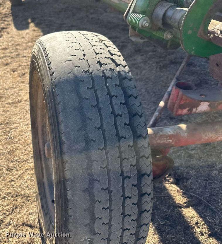 image for item EQ1125 1991 John Deere 925 rigid head