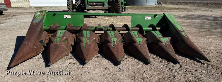 image for item EQ1126 John Deere 643 corn head