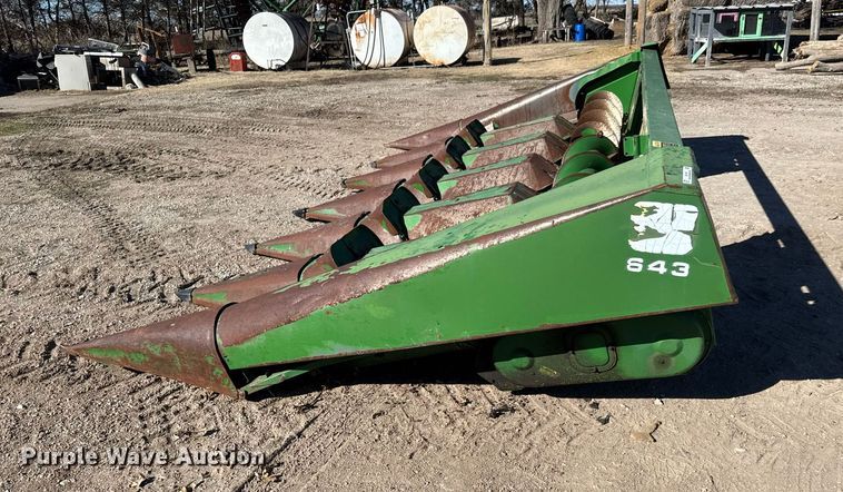image for item EQ1126 John Deere 643 corn head