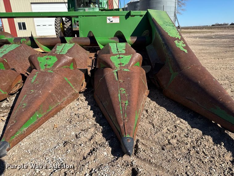 image for item EQ1126 John Deere 643 corn head