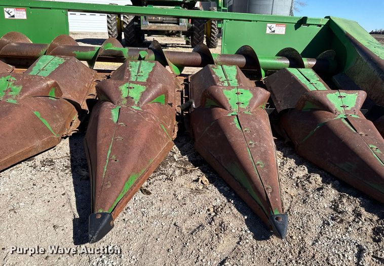 image for item EQ1126 John Deere 643 corn head