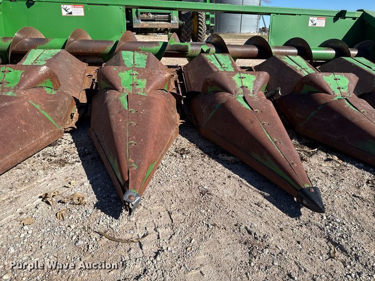 image for item EQ1126 John Deere 643 corn head