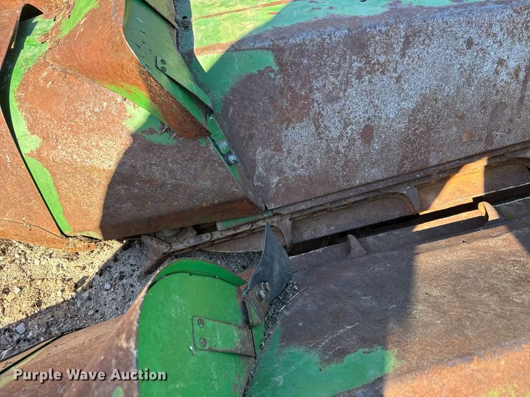 image for item EQ1126 John Deere 643 corn head