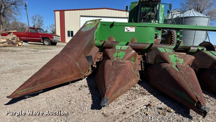 image for item EQ1126 John Deere 643 corn head
