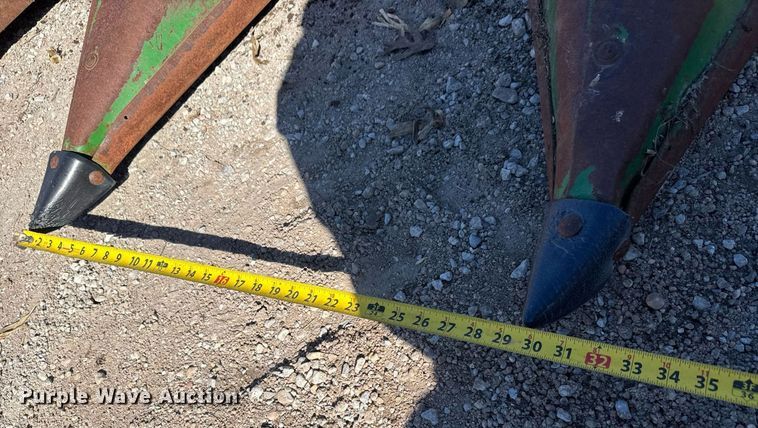 image for item EQ1126 John Deere 643 corn head