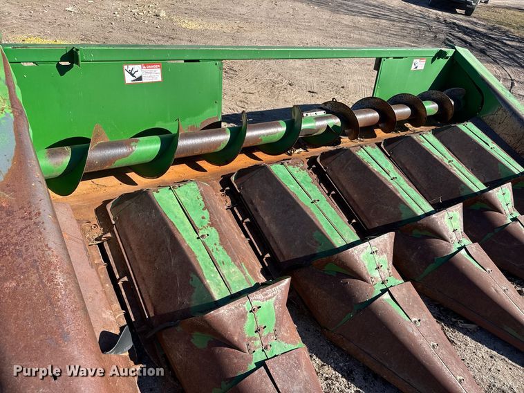 image for item EQ1126 John Deere 643 corn head