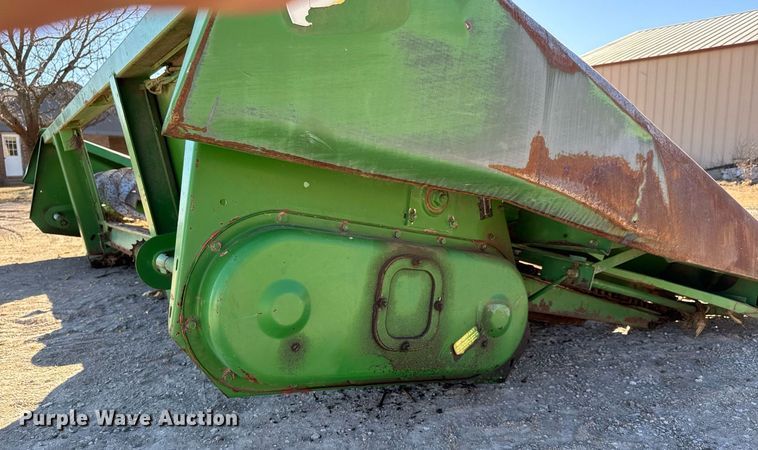 image for item EQ1126 John Deere 643 corn head