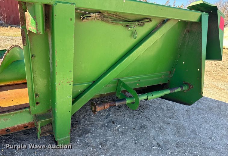 image for item EQ1126 John Deere 643 corn head