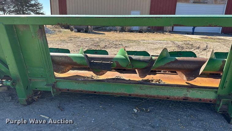 image for item EQ1126 John Deere 643 corn head