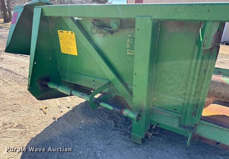 image for item EQ1126 John Deere 643 corn head