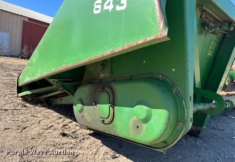 image for item EQ1126 John Deere 643 corn head