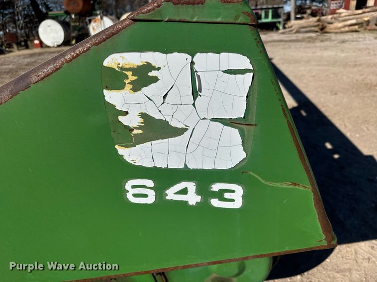 image for item EQ1126 John Deere 643 corn head