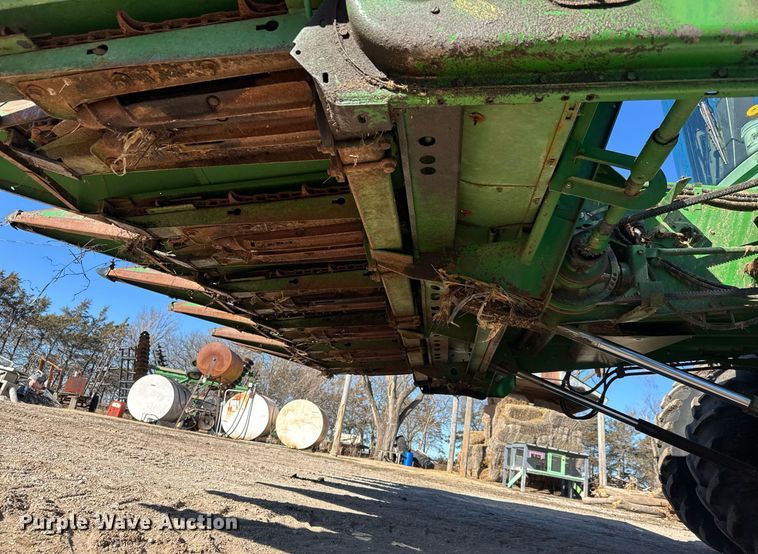 image for item EQ1126 John Deere 643 corn head