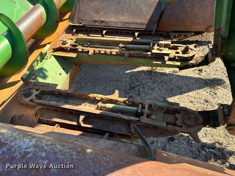 image for item EQ1126 John Deere 643 corn head