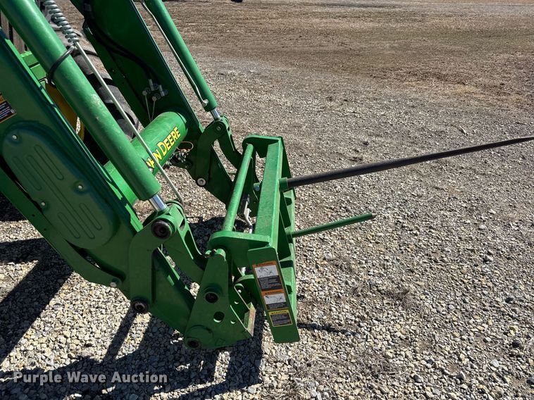 image for item EQ1127 2013 John Deere 6125M MFWD tractor