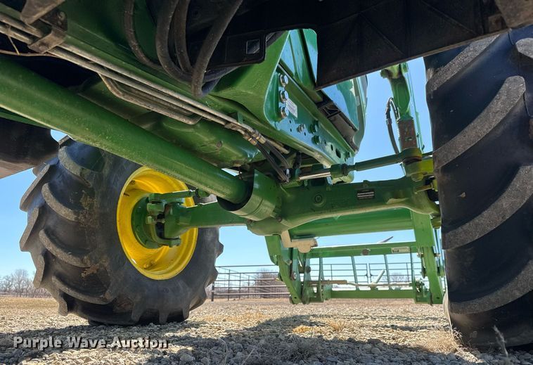 image for item EQ1127 2013 John Deere 6125M MFWD tractor