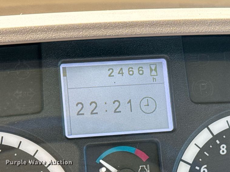 image for item EQ1127 2013 John Deere 6125M MFWD tractor