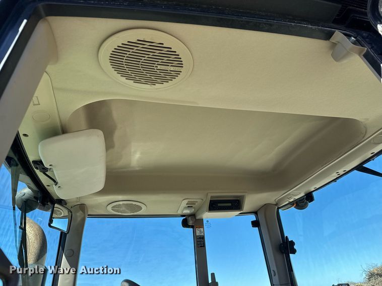 image for item EQ1127 2013 John Deere 6125M MFWD tractor