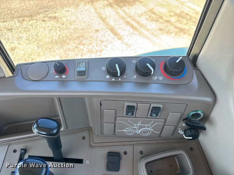 image for item EQ1127 2013 John Deere 6125M MFWD tractor