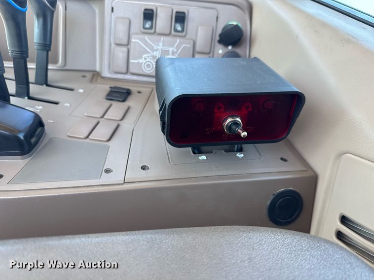 image for item EQ1127 2013 John Deere 6125M MFWD tractor