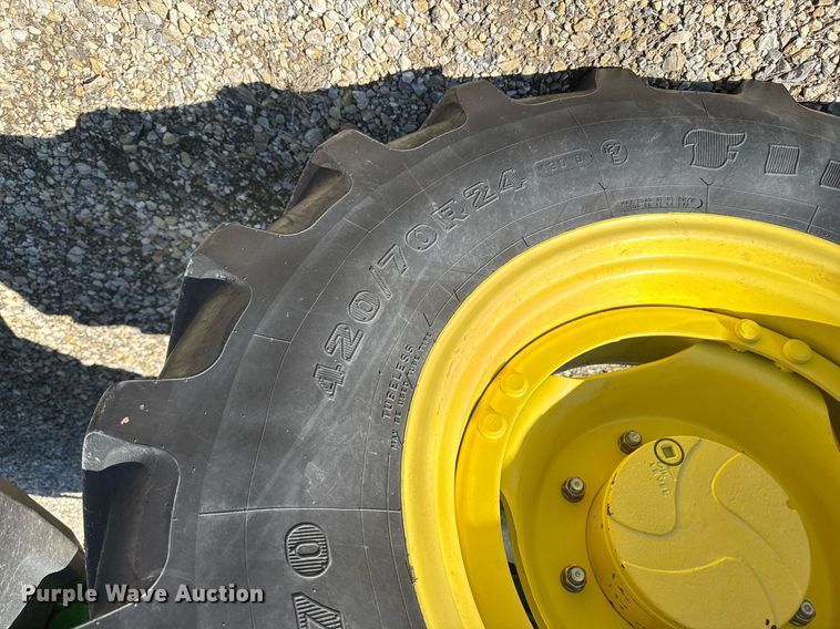 image for item EQ1127 2013 John Deere 6125M MFWD tractor