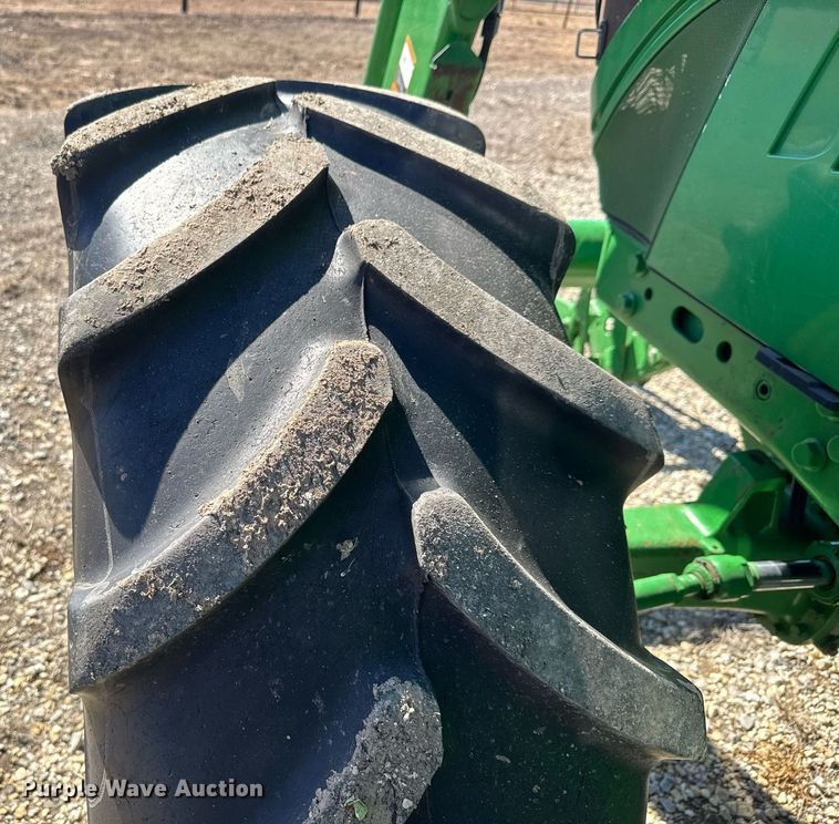 image for item EQ1127 2013 John Deere 6125M MFWD tractor