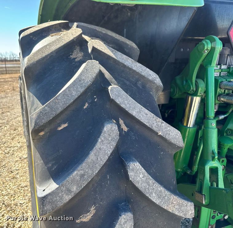 image for item EQ1127 2013 John Deere 6125M MFWD tractor