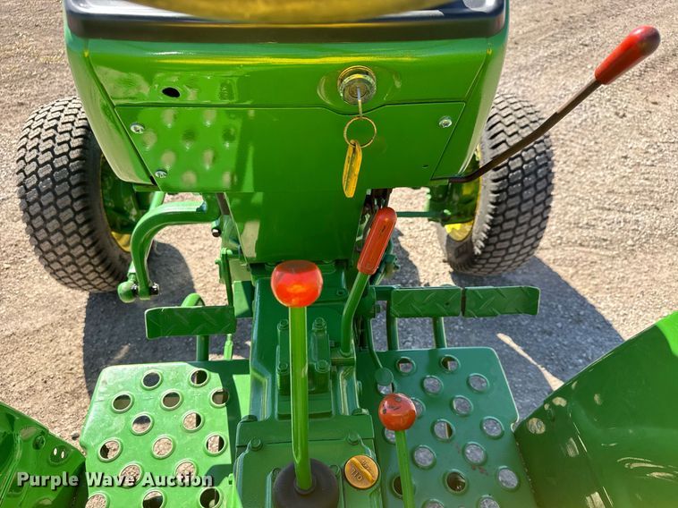 image for item EQ1130 John Deere 950 MFWD tractor