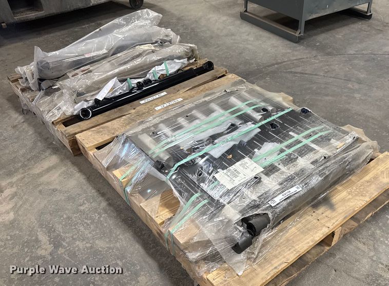 image for item EQ1158 (16) hydraulic cylinders 