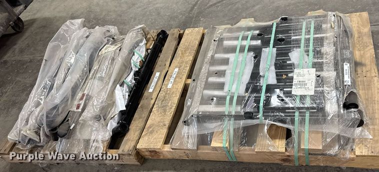 image for item EQ1158 (16) hydraulic cylinders 