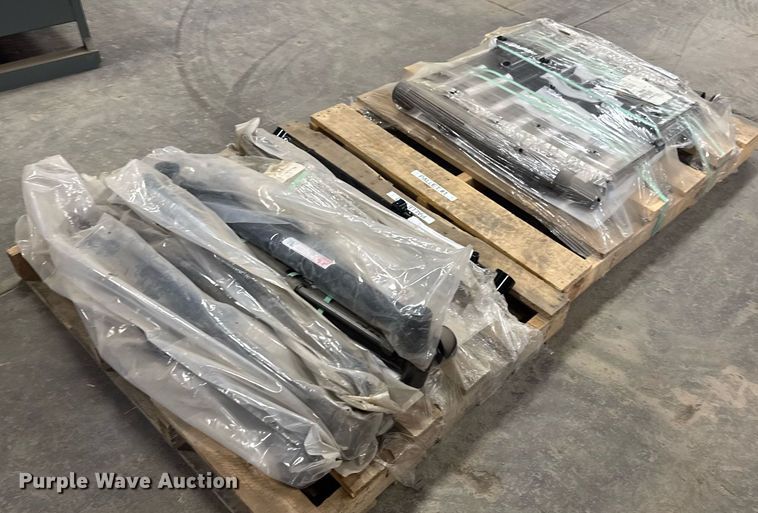 image for item EQ1158 (16) hydraulic cylinders 