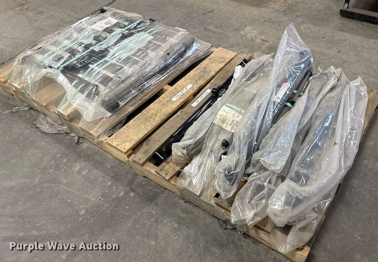 image for item EQ1158 (16) hydraulic cylinders 