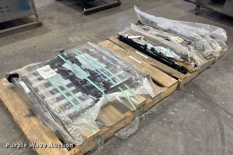 image for item EQ1158 (16) hydraulic cylinders 