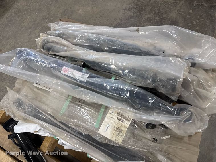 image for item EQ1158 (16) hydraulic cylinders 